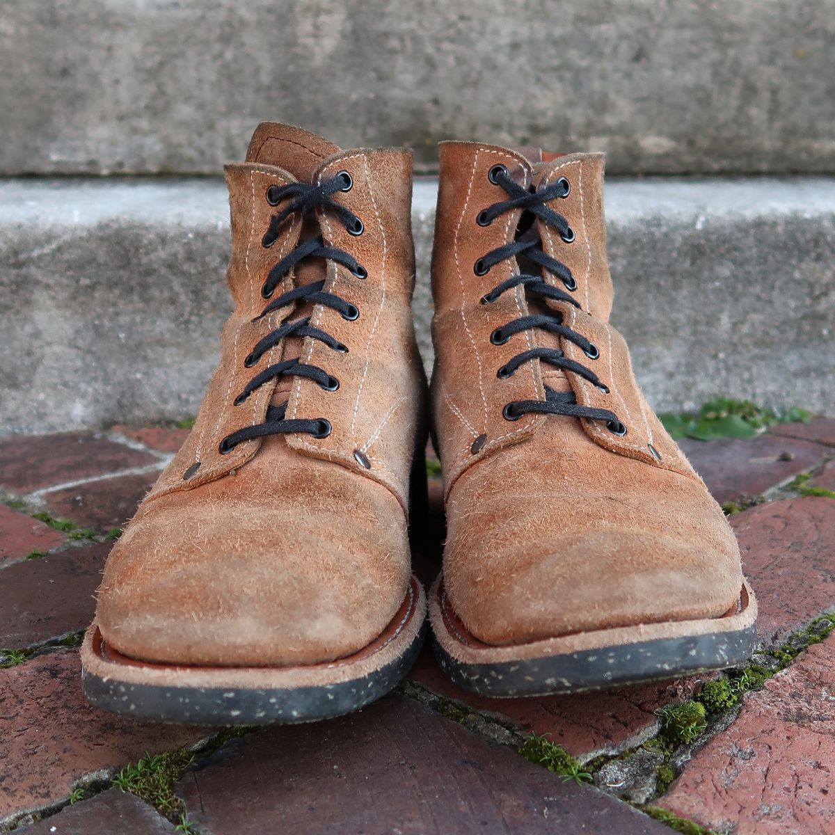 Photo by unsung on February 4, 2023 of the Unsung U 22-1 Slog Boot in Horween English Tan Dublin Roughout.