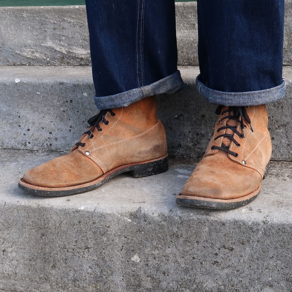 Photo by unsung on March 4, 2023 of the Unsung U 22-1 Slog Boot in Horween English Tan Dublin Roughout.