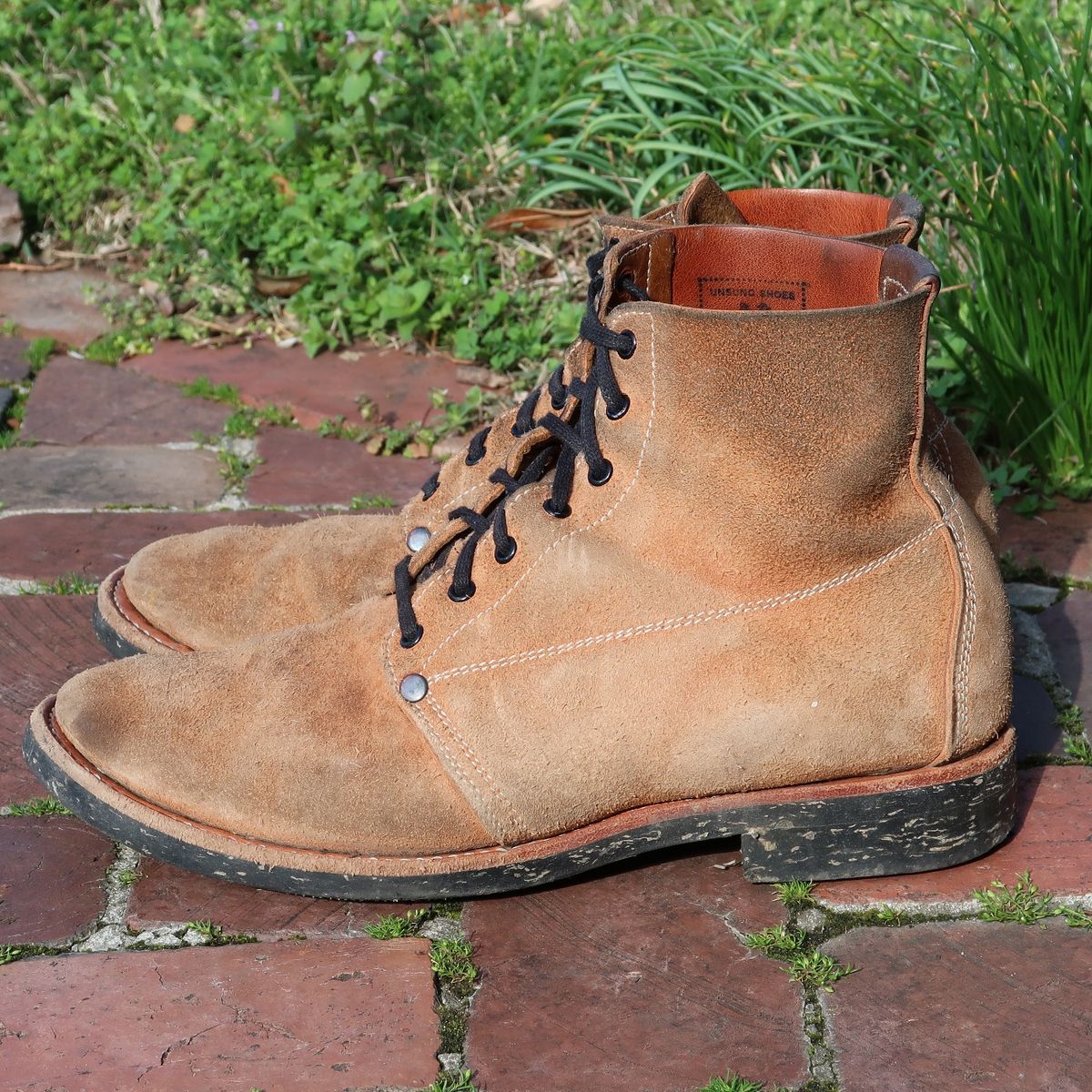 Photo by unsung on March 4, 2023 of the Unsung U 22-1 Slog Boot in Horween English Tan Dublin Roughout.