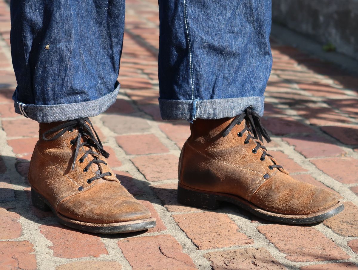 Photo by unsung on April 1, 2023 of the Unsung U 22-1 Slog Boot in Horween English Tan Dublin Roughout.