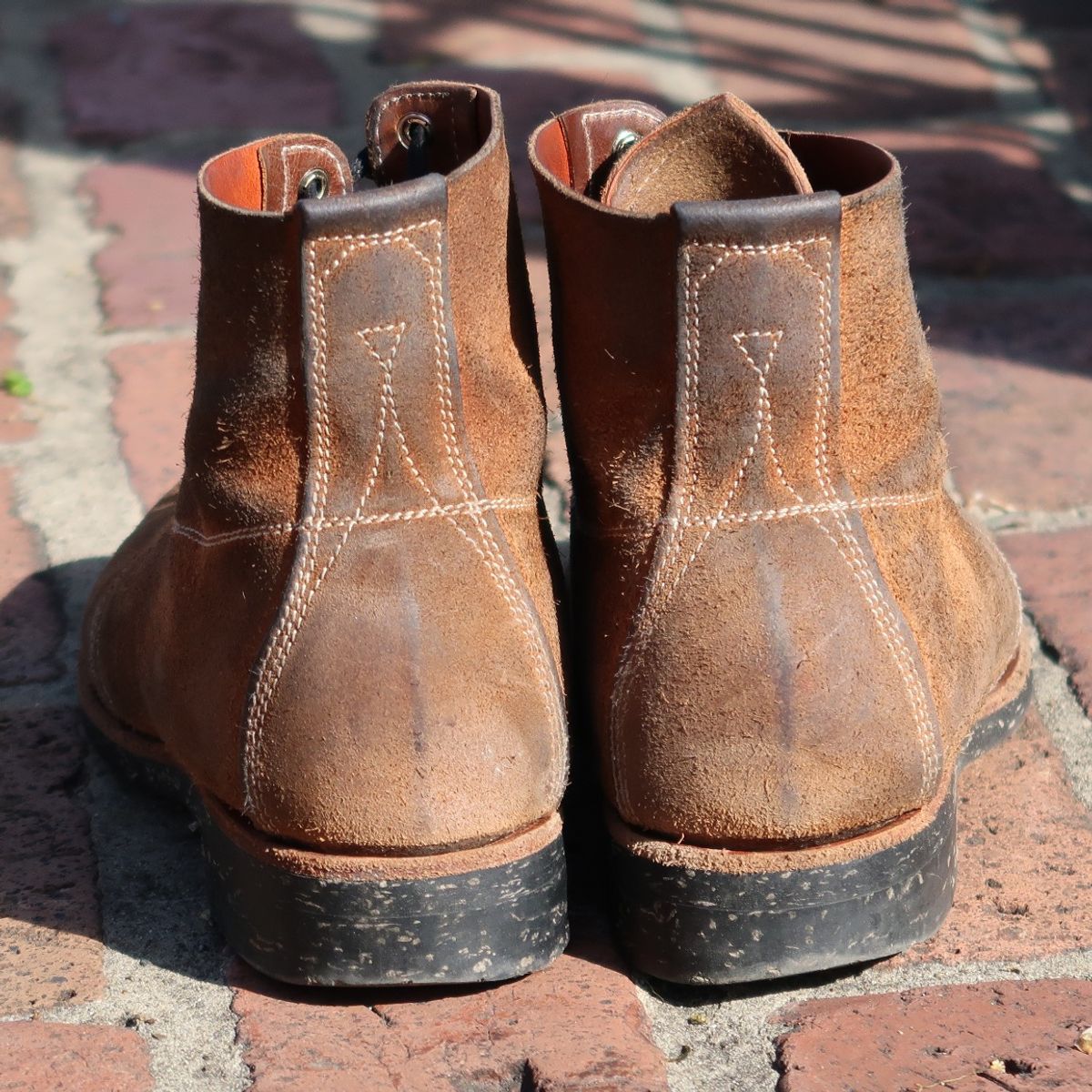 Photo by unsung on April 1, 2023 of the Unsung U 22-1 Slog Boot in Horween English Tan Dublin Roughout.