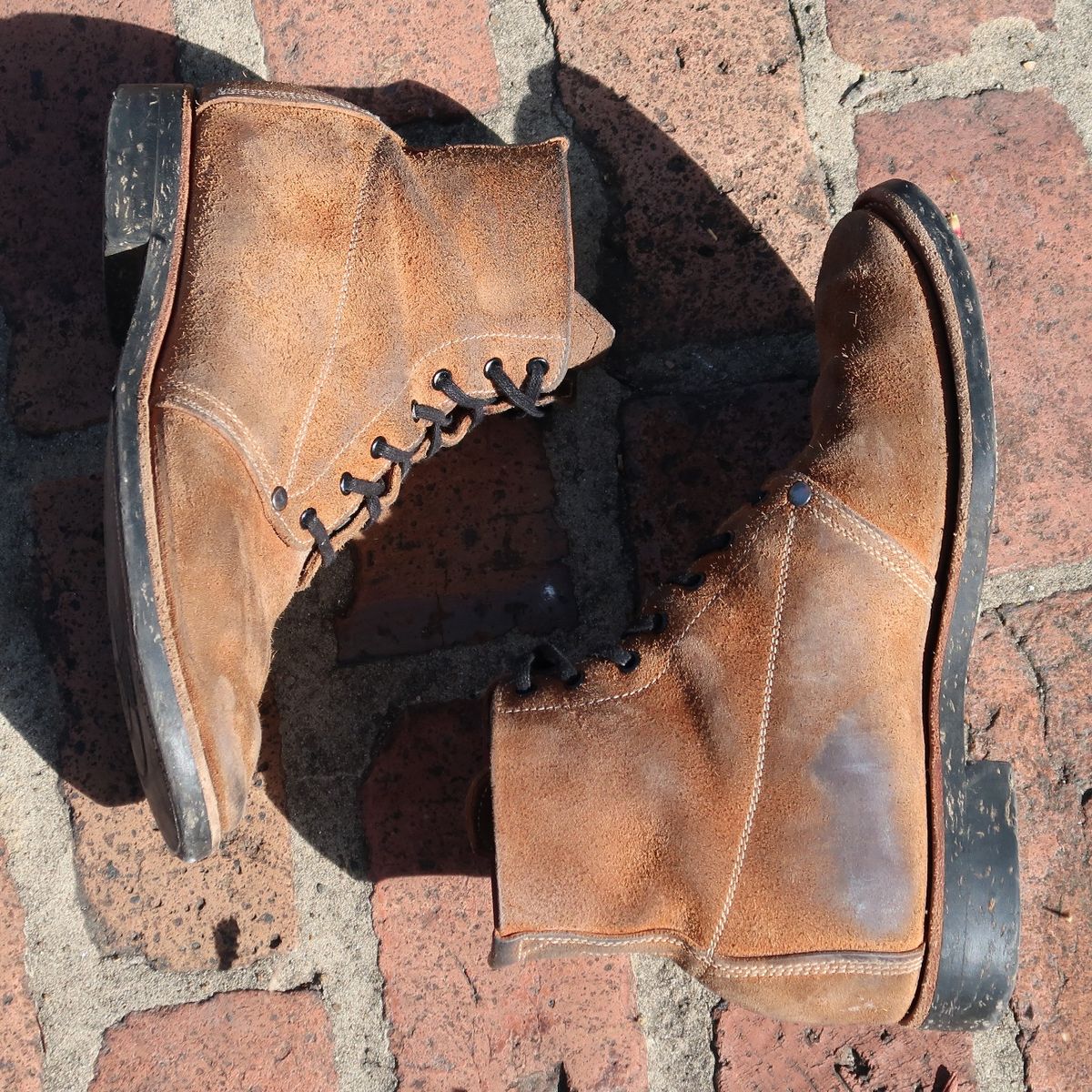 Photo by unsung on April 1, 2023 of the Unsung U 22-1 Slog Boot in Horween English Tan Dublin Roughout.