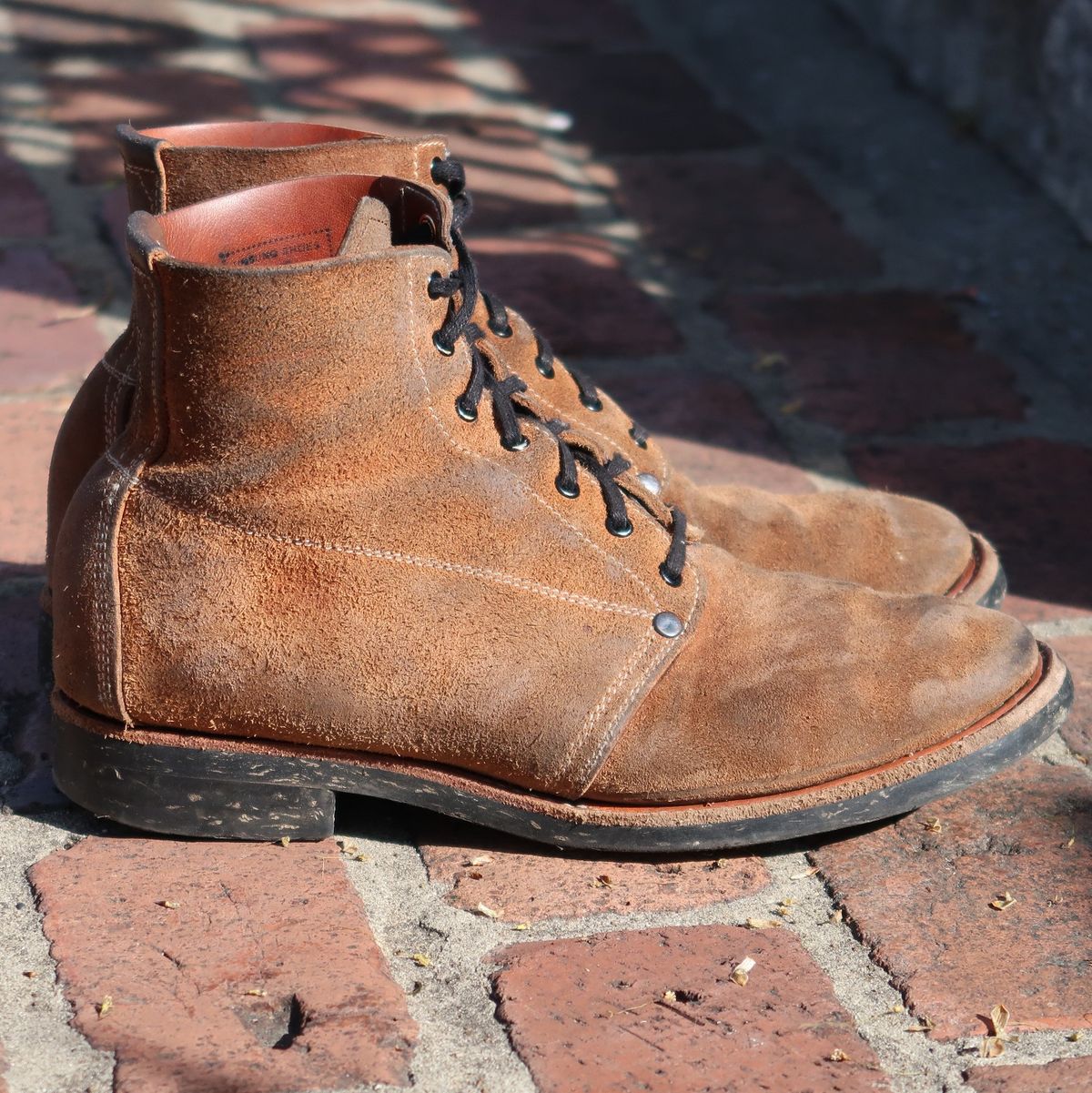 Photo by unsung on April 1, 2023 of the Unsung U 22-1 Slog Boot in Horween English Tan Dublin Roughout.