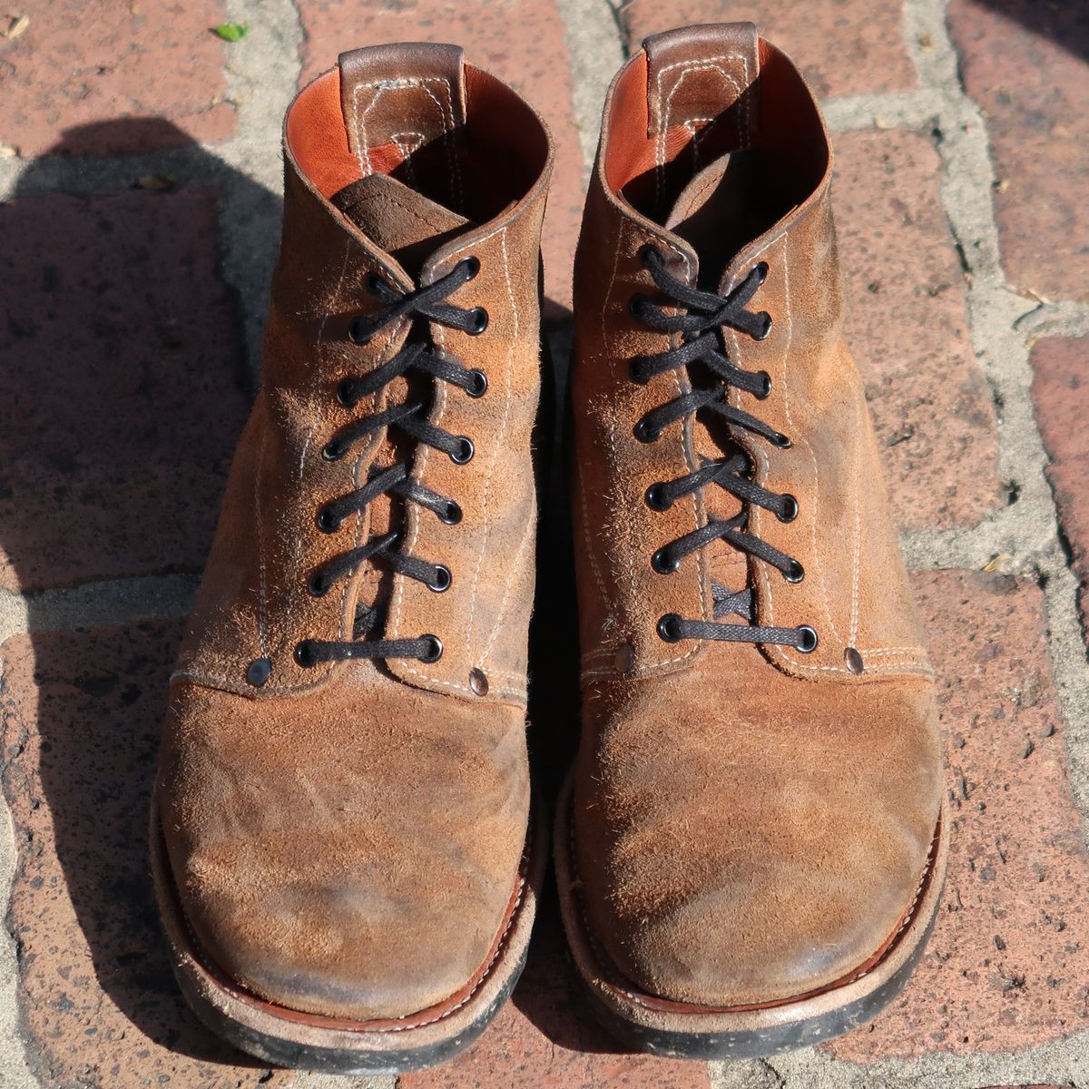 Photo by unsung on April 1, 2023 of the Unsung U 22-1 Slog Boot in Horween English Tan Dublin Roughout.