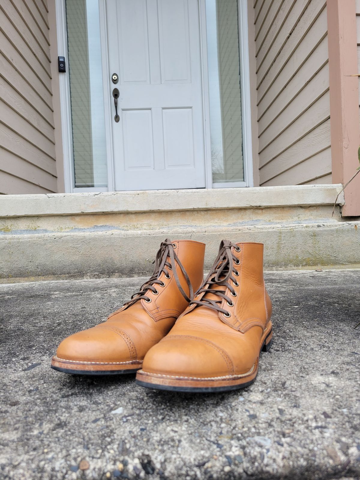 Photo by drdrakeramoray on December 5, 2023 of the Viberg Service Boot BCT in Horween Bourbon Horsebutt.