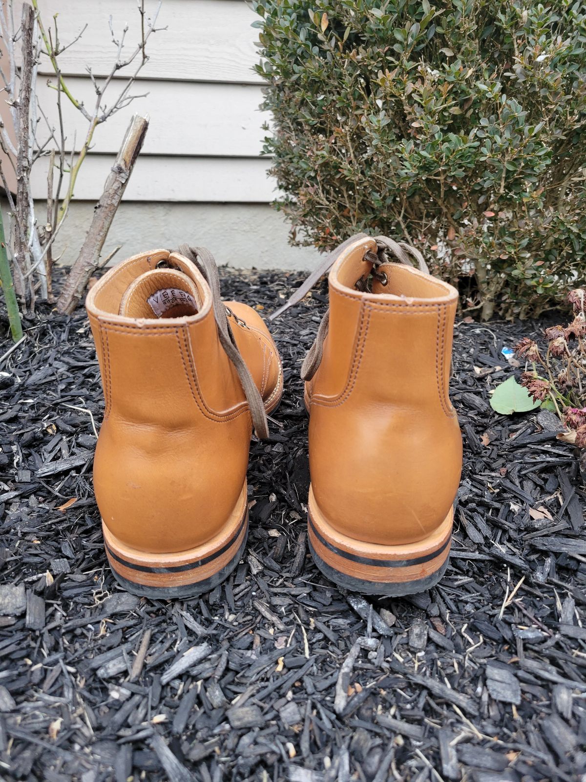 Photo by drdrakeramoray on December 5, 2023 of the Viberg Service Boot BCT in Horween Bourbon Horsebutt.
