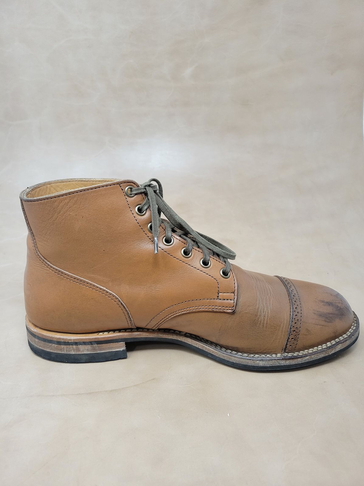 Photo by drdrakeramoray on January 4, 2024 of the Viberg Service Boot BCT in Horween Bourbon Horsebutt.