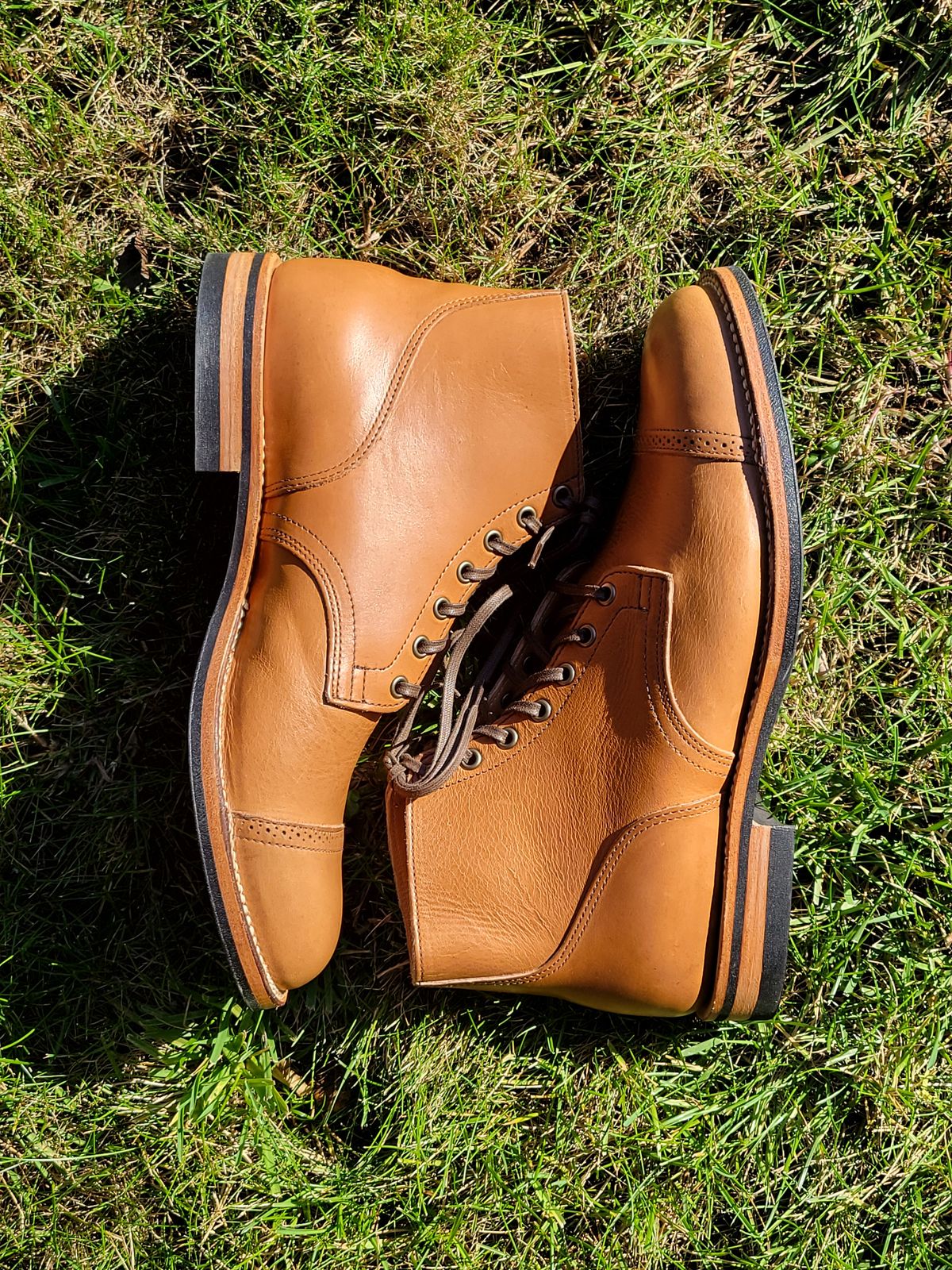 Photo by drdrakeramoray on November 2, 2023 of the Viberg Service Boot BCT in Horween Bourbon Horsebutt.