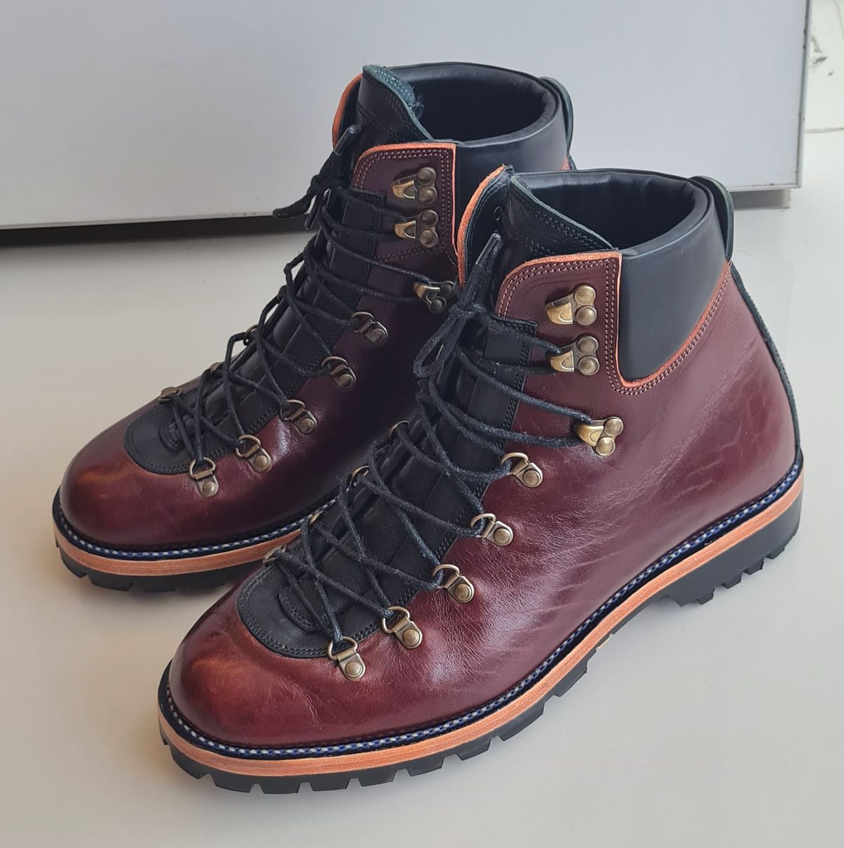 Photo by Littlewood555 on October 2, 2023 of the Fortis Boots Hugo in Shinki Burgundy Oiled Horsebutt.