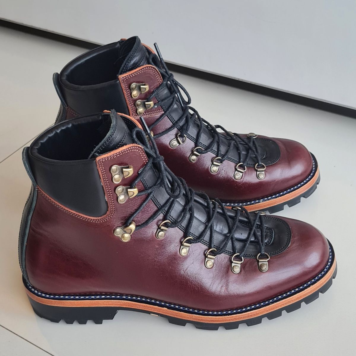 Photo by Littlewood555 on October 2, 2023 of the Fortis Boots Hugo in Shinki Burgundy Oiled Horsebutt.