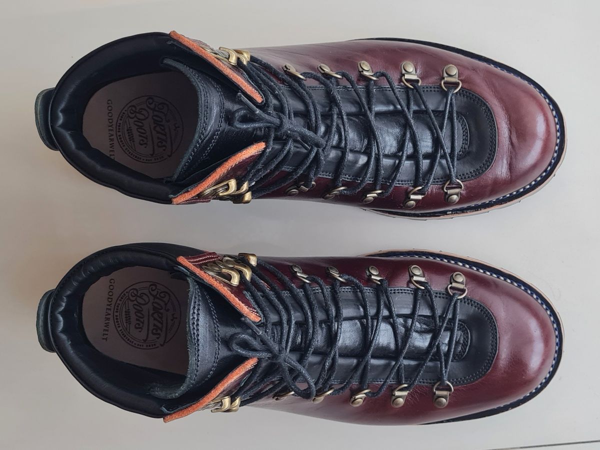 Photo by Littlewood555 on October 2, 2023 of the Fortis Boots Hugo in Shinki Burgundy Oiled Horsebutt.