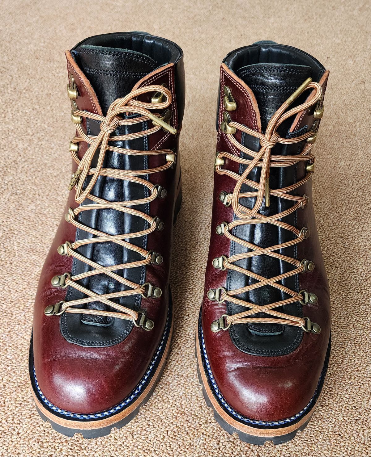 Photo by Littlewood555 on November 4, 2023 of the Fortis Boots Hugo in Shinki Burgundy Oiled Horsebutt.