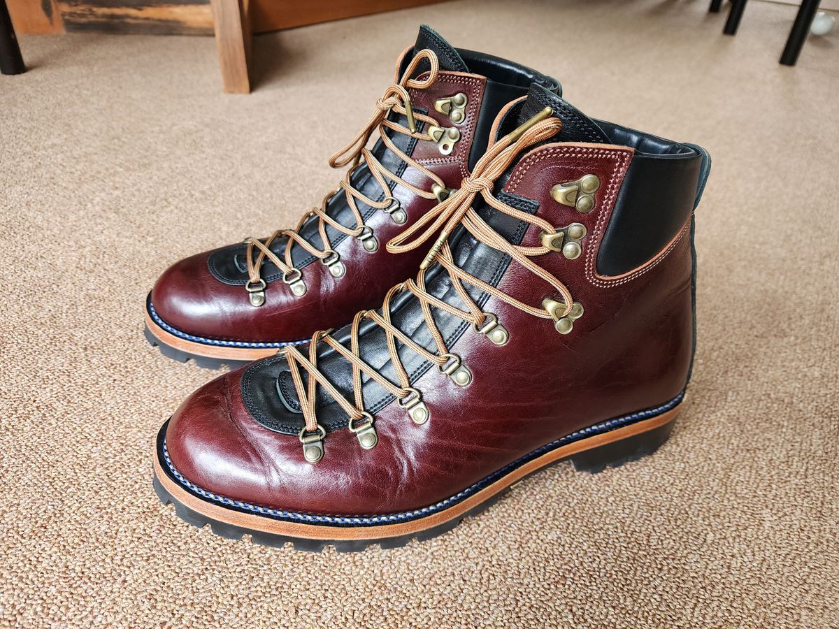 Photo by Littlewood555 on November 4, 2023 of the Fortis Boots Hugo in Shinki Burgundy Oiled Horsebutt.