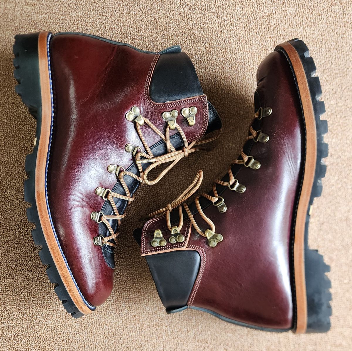 Photo by Littlewood555 on November 4, 2023 of the Fortis Boots Hugo in Shinki Burgundy Oiled Horsebutt.