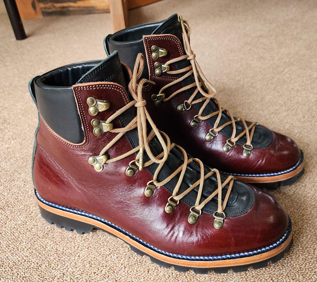 Photo by Littlewood555 on November 4, 2023 of the Fortis Boots Hugo in Shinki Burgundy Oiled Horsebutt.