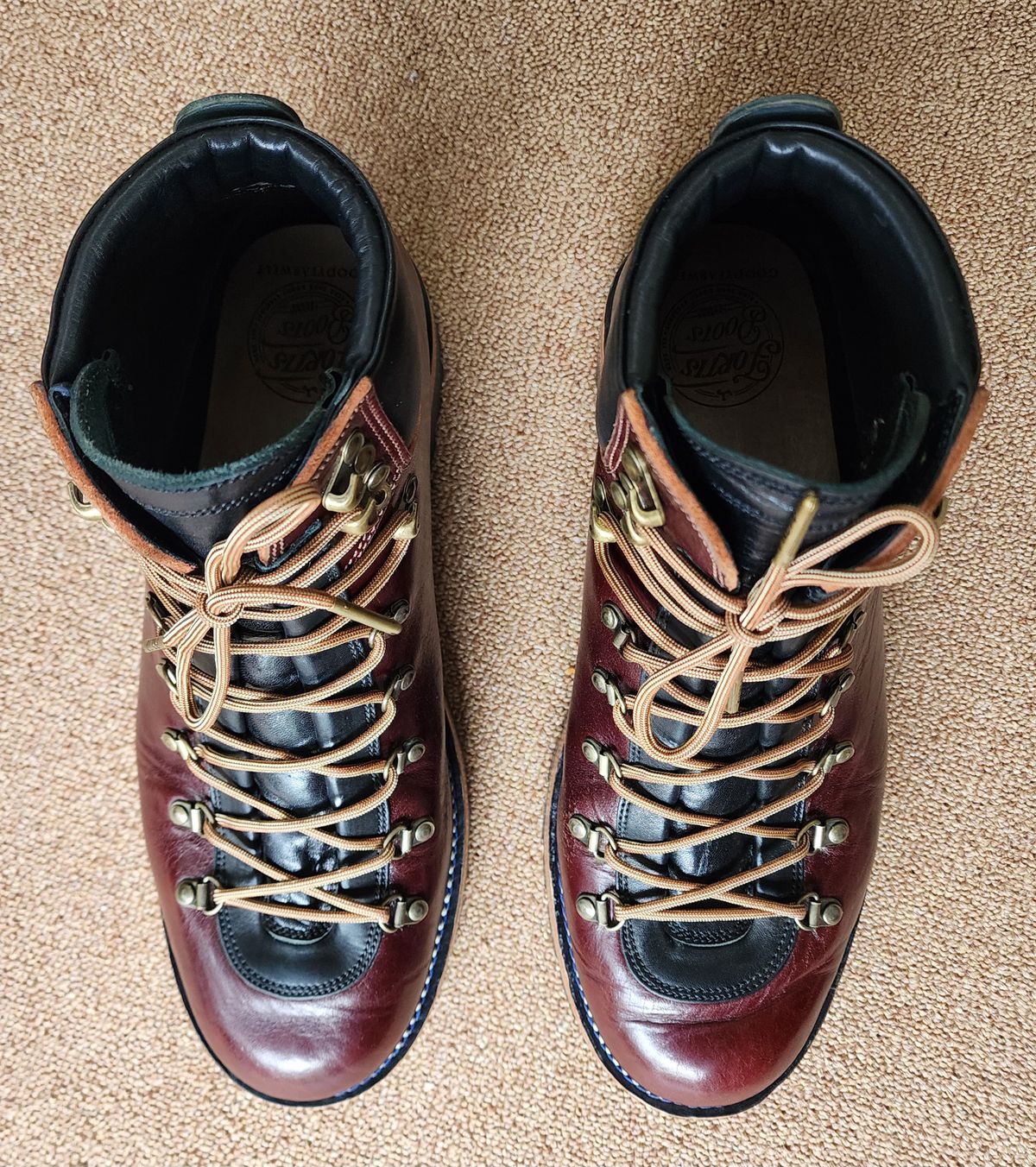 Photo by Littlewood555 on November 4, 2023 of the Fortis Boots Hugo in Shinki Burgundy Oiled Horsebutt.