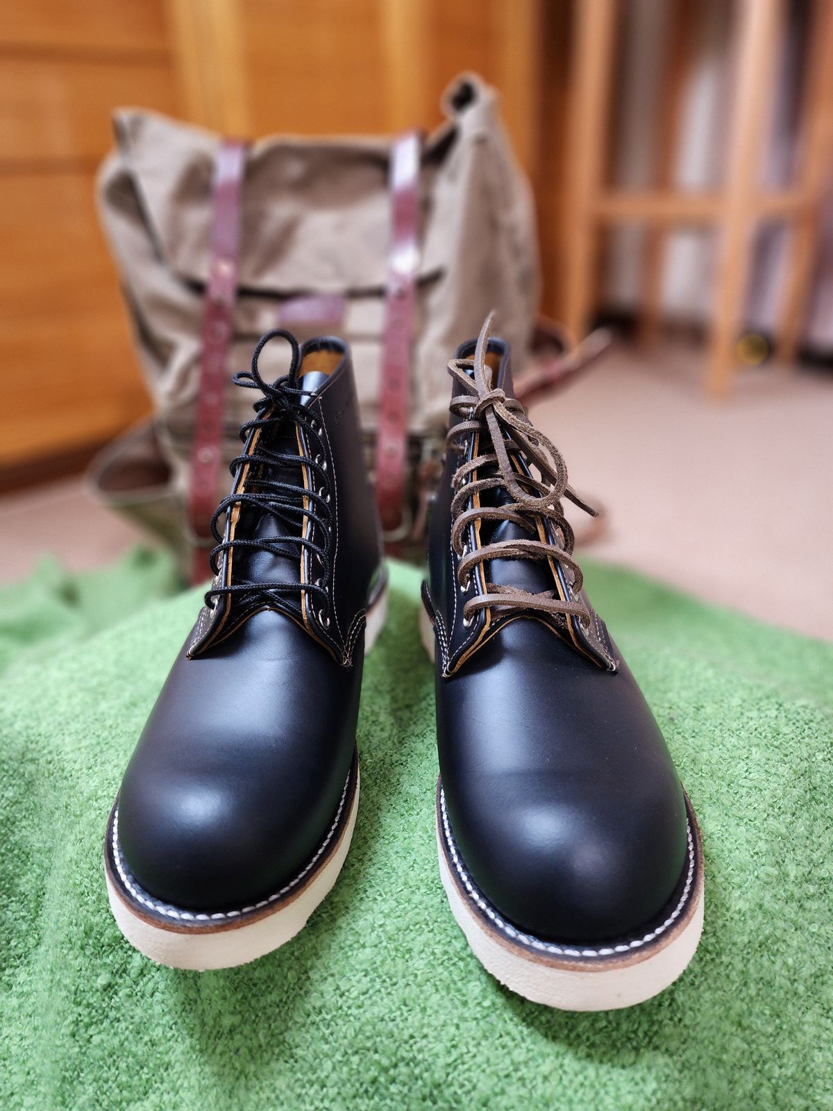 Photo by Littlewood555 on October 3, 2024 of the Red Wing 9870 in S.B. Foot Black Klondike.