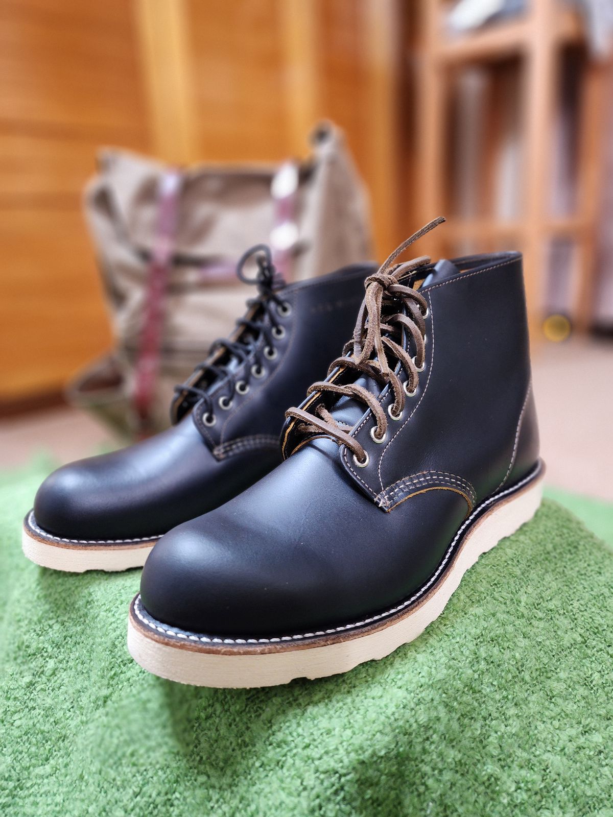 Photo by Littlewood555 on October 3, 2024 of the Red Wing 9870 in S.B. Foot Black Klondike.
