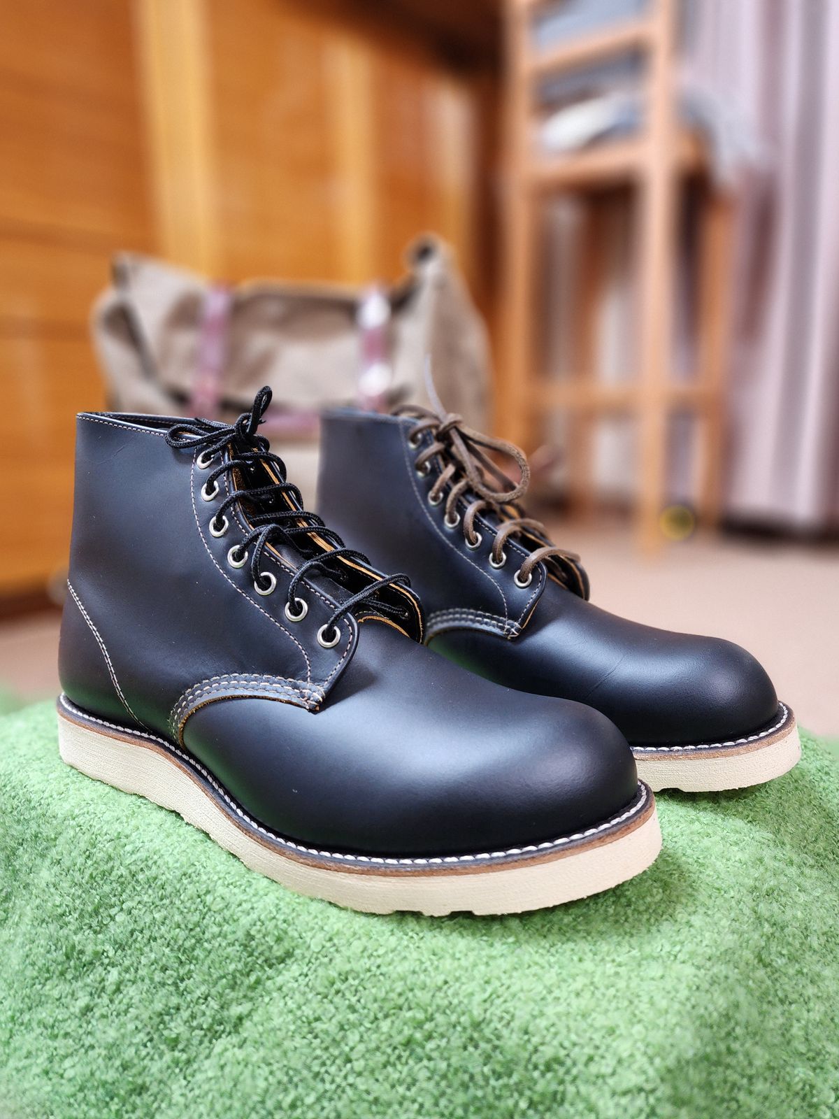Photo by Littlewood555 on October 3, 2024 of the Red Wing 9870 in S.B. Foot Black Klondike.