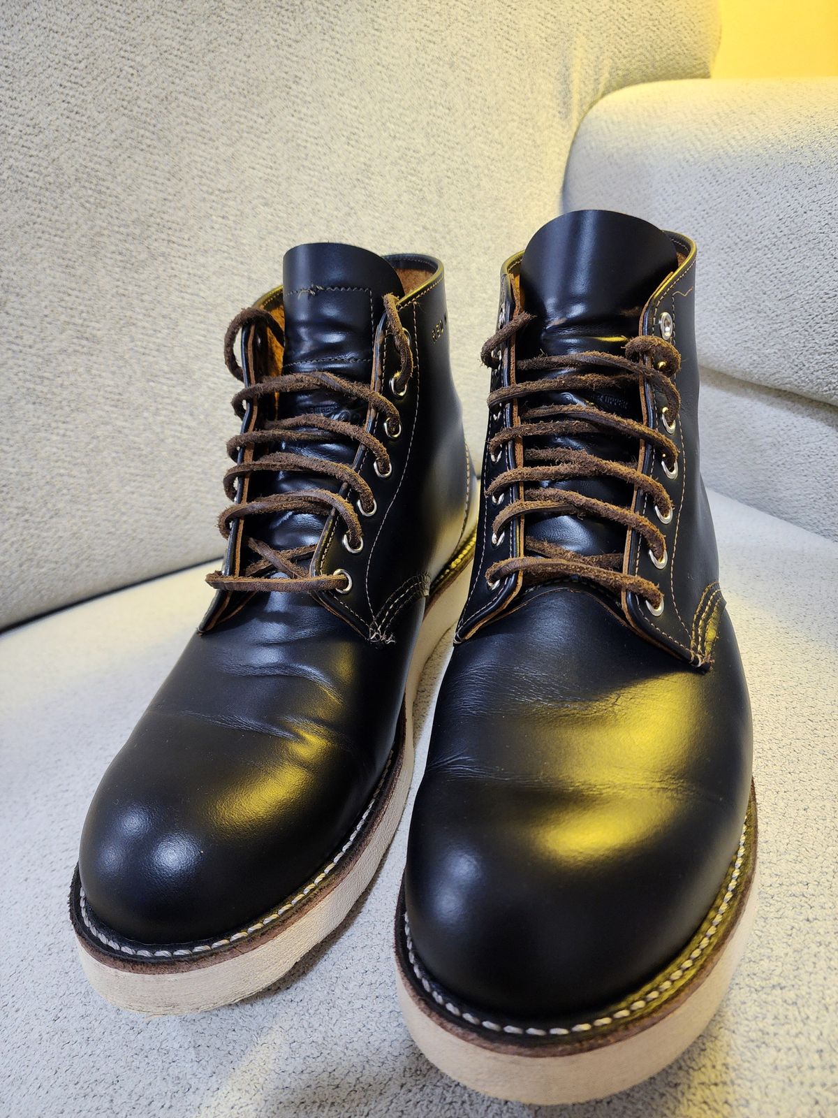 Photo by Littlewood555 on November 5, 2024 of the Red Wing 9870 in S.B. Foot Black Klondike.