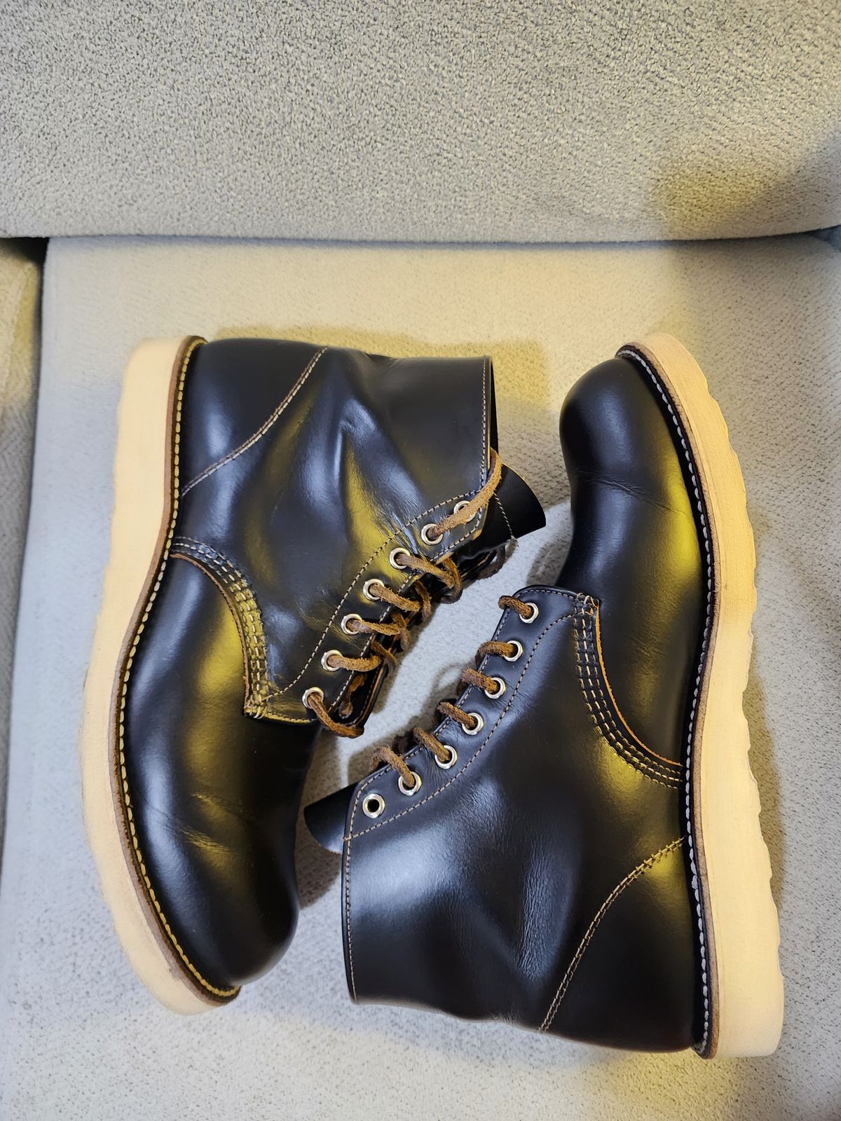 Photo by Littlewood555 on November 5, 2024 of the Red Wing 9870 in S.B. Foot Black Klondike.