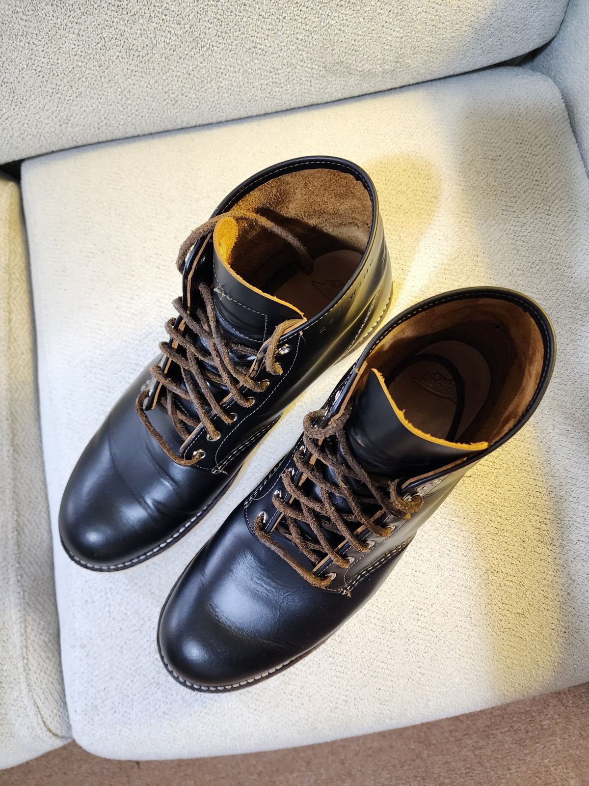 Photo by Littlewood555 on November 5, 2024 of the Red Wing 9870 in S.B. Foot Black Klondike.