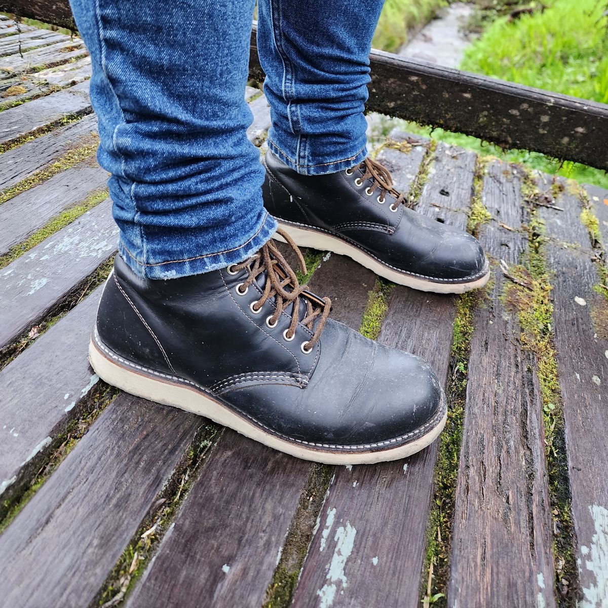 Photo by Littlewood555 on December 5, 2024 of the Red Wing 9870 in S.B. Foot Black Klondike.