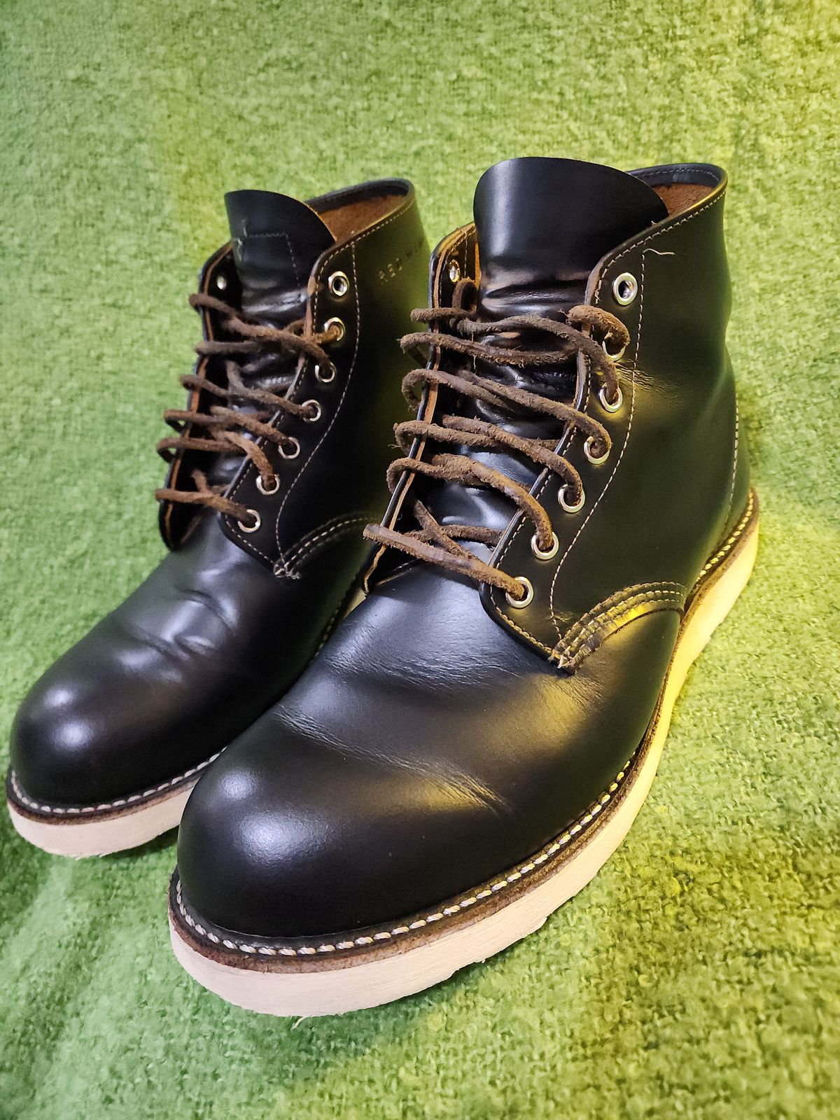 Photo by Littlewood555 on December 5, 2024 of the Red Wing 9870 in S.B. Foot Black Klondike.