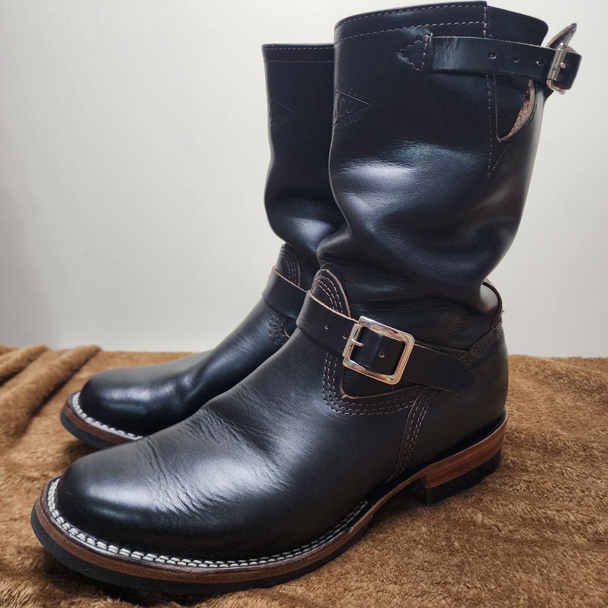 Photo by Littlewood555 on December 5, 2023 of the Wesco Mister Lou in Horween Black Chromexcel Horsehide.