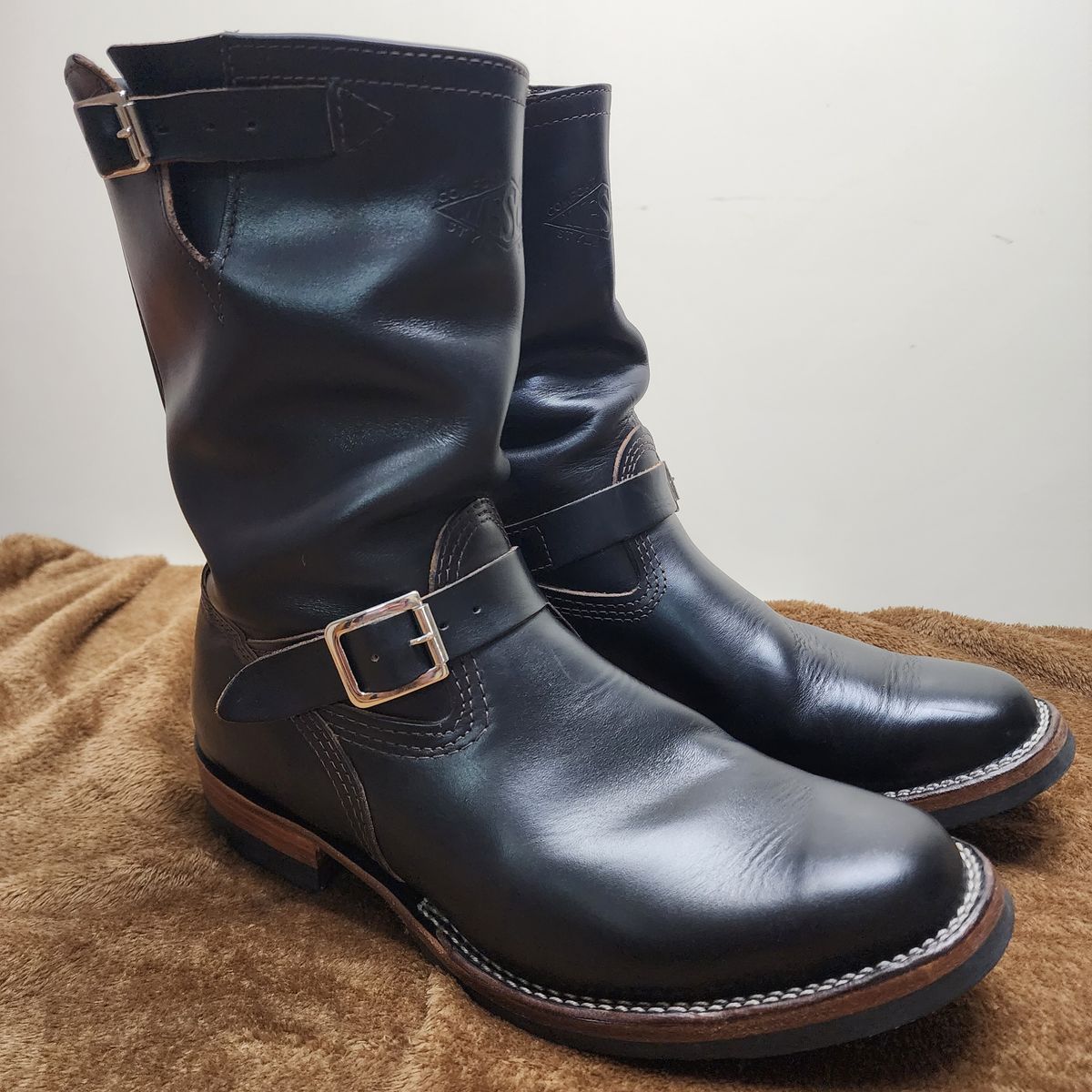 Photo by Littlewood555 on December 5, 2023 of the Wesco Mister Lou in Horween Black Chromexcel Horsehide.