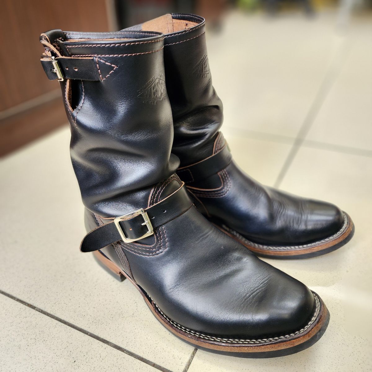 Photo by Littlewood555 on April 2, 2024 of the Wesco Mister Lou in Horween Black Chromexcel Horsehide.