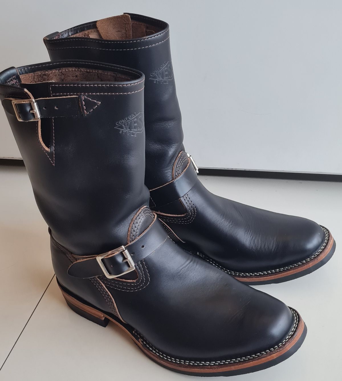 Photo by Littlewood555 on October 2, 2023 of the Wesco Mister Lou in Horween Black Chromexcel Horsehide.