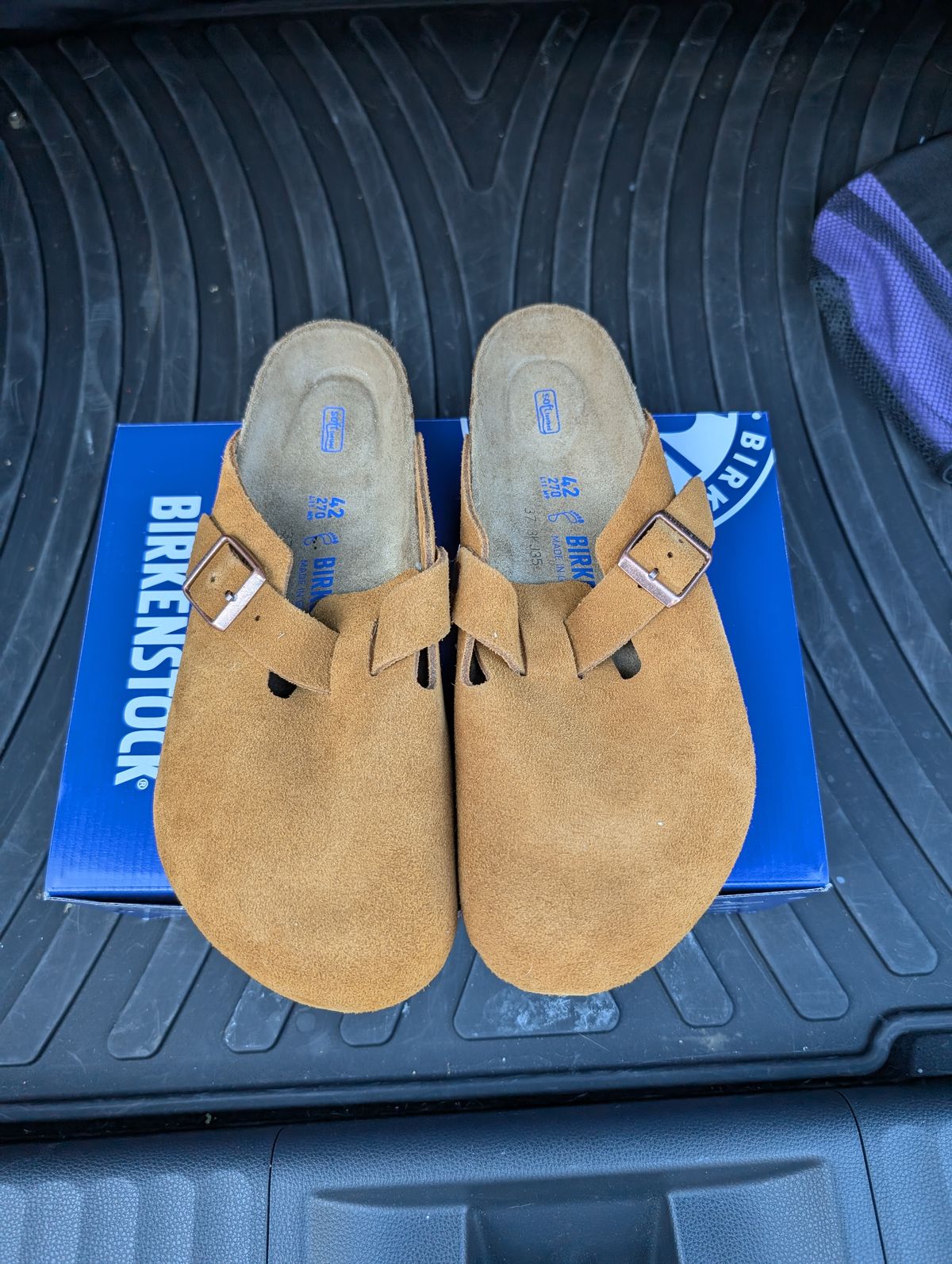 Photo by cross on November 3, 2024 of the Birkenstock Boston in Mink Suede.