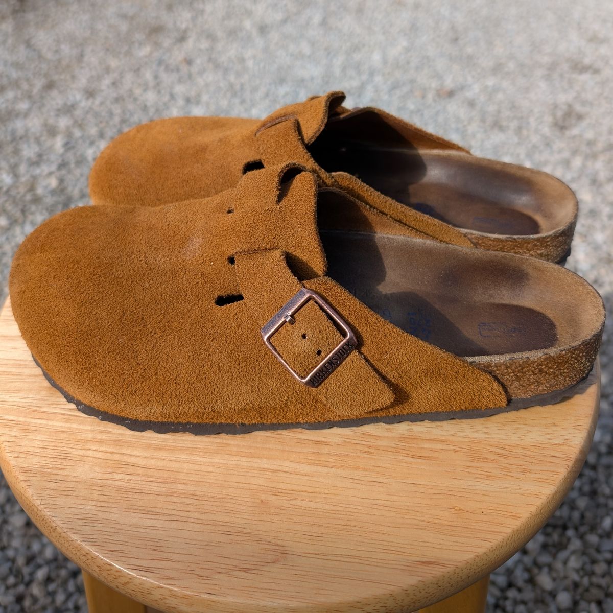 Photo by cross on March 1, 2025 of the Birkenstock Boston in Mink Suede.