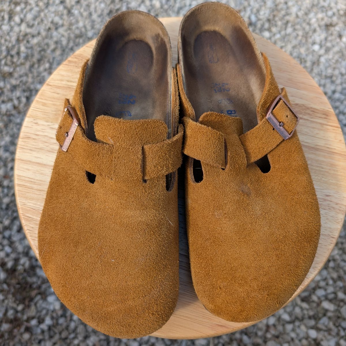 Photo by cross on March 1, 2025 of the Birkenstock Boston in Mink Suede.