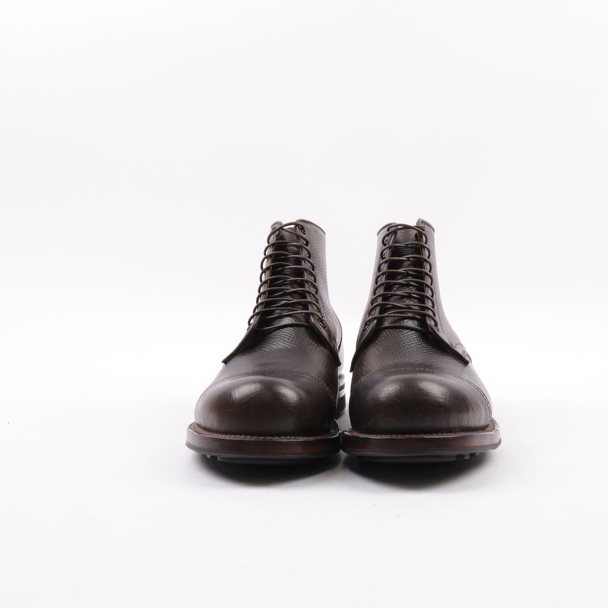 Photo by inthosejawnz on October 3, 2024 of the Viberg Service Boot BCT in Horween Cognac Shell Boxboard.