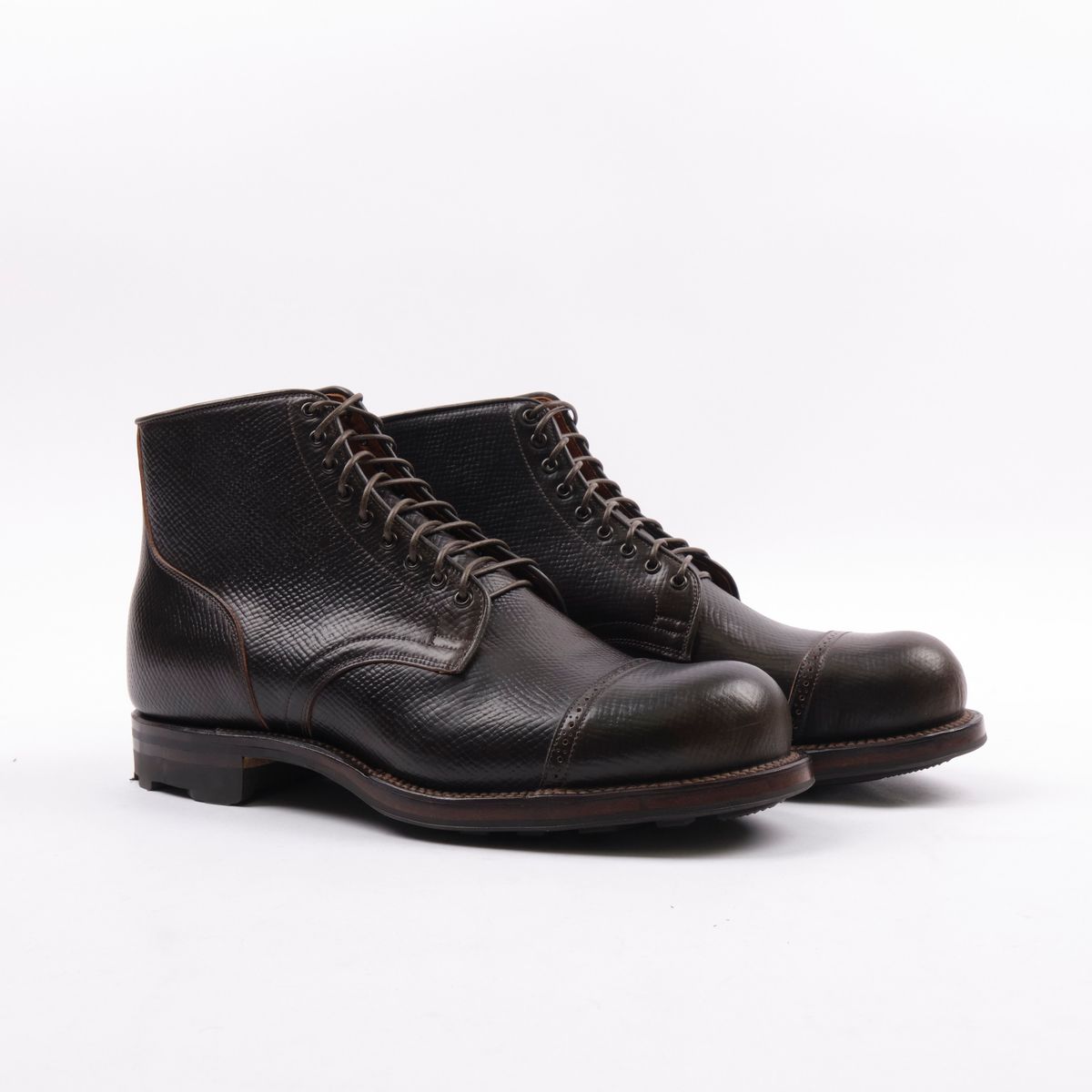 Photo by inthosejawnz on October 3, 2024 of the Viberg Service Boot BCT in Horween Cognac Shell Boxboard.