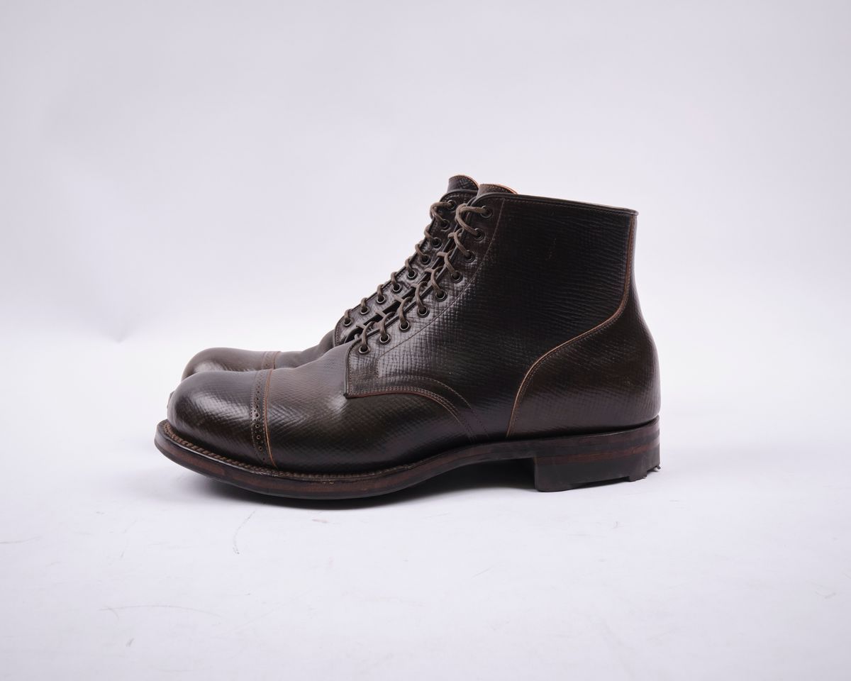 Photo by inthosejawnz on November 4, 2024 of the Viberg Service Boot BCT in Horween Cognac Shell Boxboard.