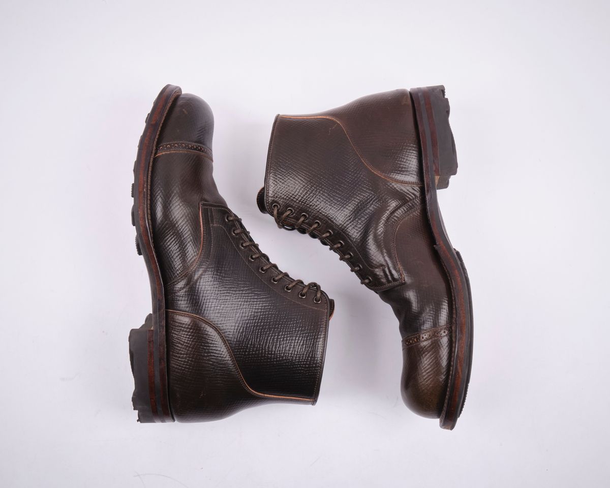Photo by inthosejawnz on November 4, 2024 of the Viberg Service Boot BCT in Horween Cognac Shell Boxboard.
