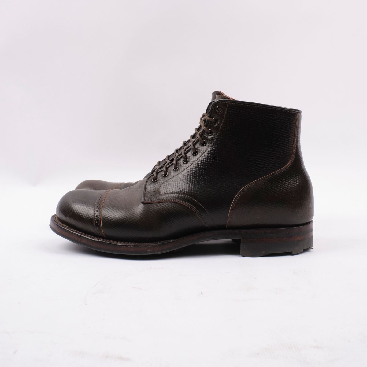 Photo by inthosejawnz on December 3, 2024 of the Viberg Service Boot BCT in Horween Cognac Shell Boxboard.