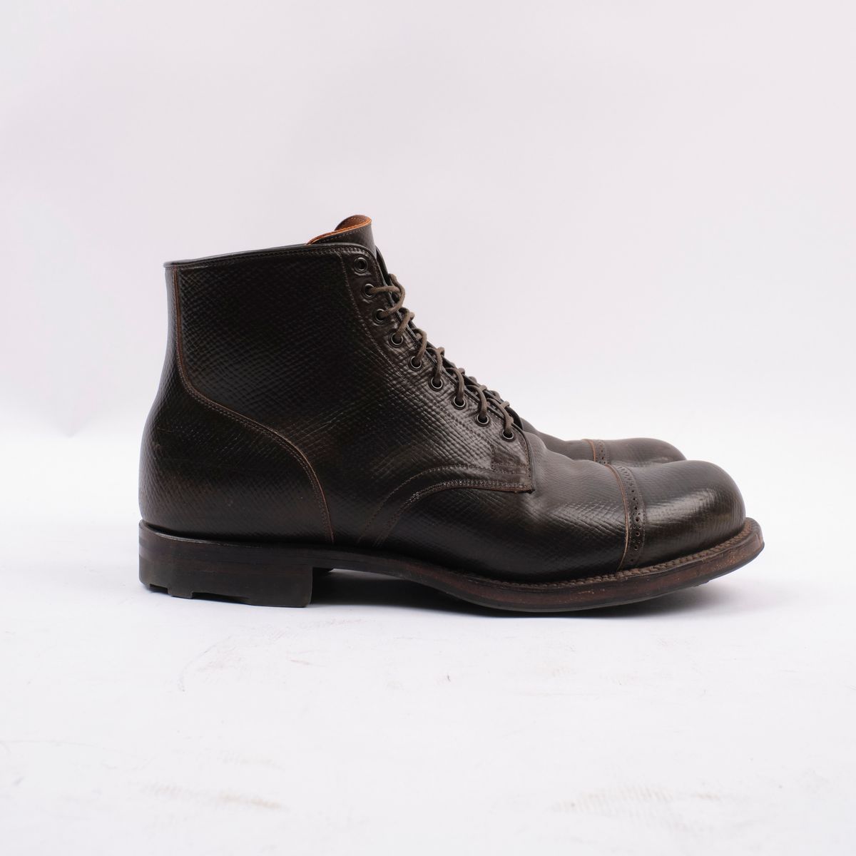 Photo by inthosejawnz on December 3, 2024 of the Viberg Service Boot BCT in Horween Cognac Shell Boxboard.