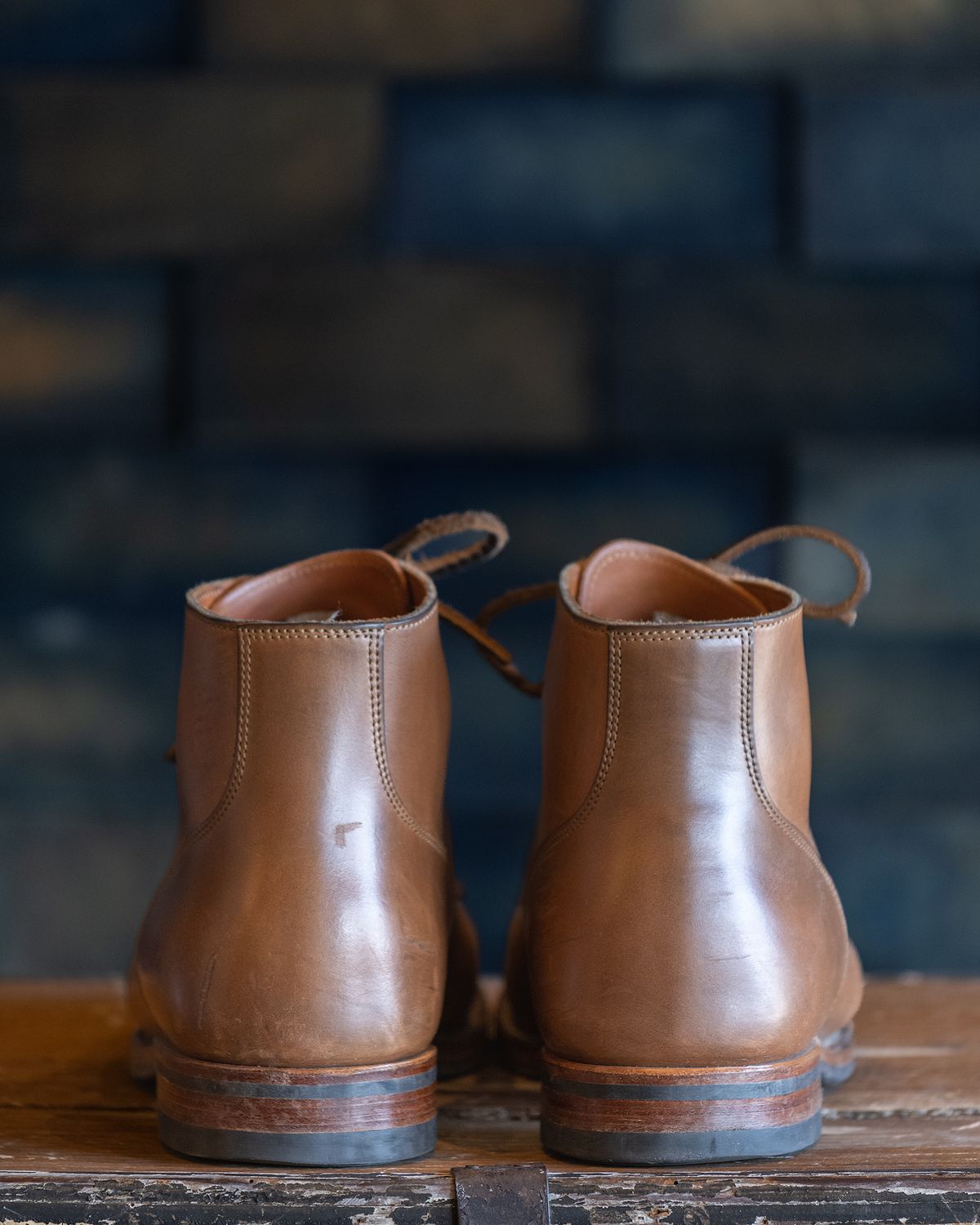Photo by inthosejawnz on December 5, 2022 of the Viberg Service Boot BCT in Horween Bourbon Horsebutt.