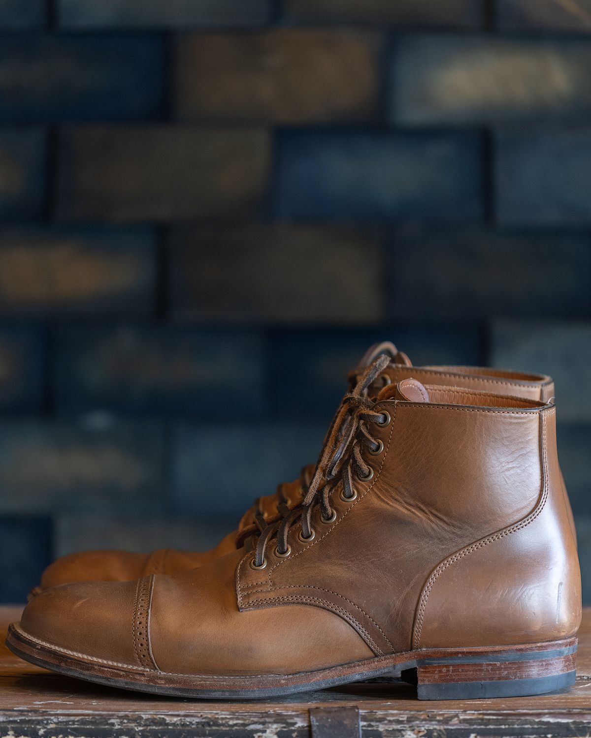 Photo by inthosejawnz on December 5, 2022 of the Viberg Service Boot BCT in Horween Bourbon Horsebutt.