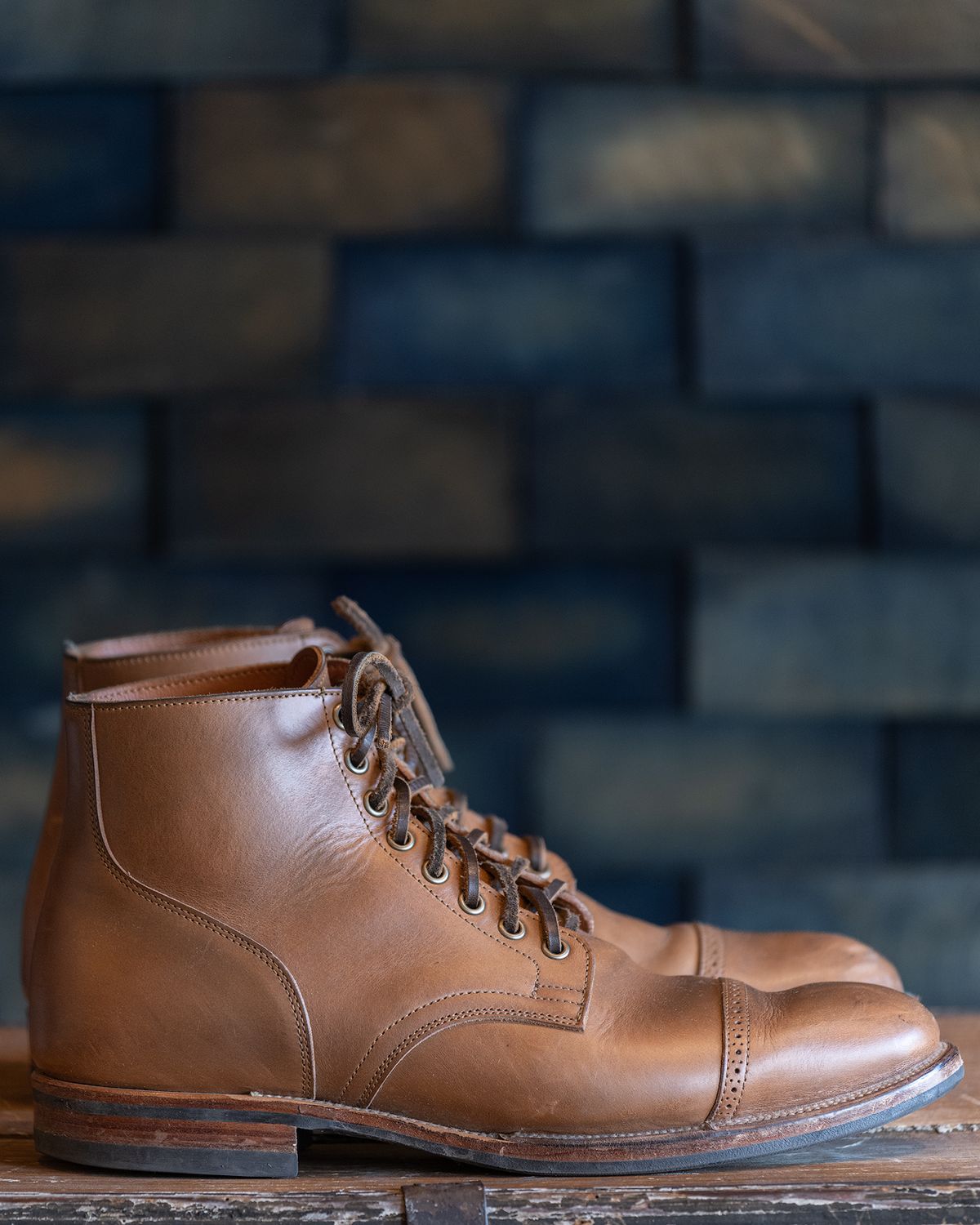 Photo by inthosejawnz on December 5, 2022 of the Viberg Service Boot BCT in Horween Bourbon Horsebutt.