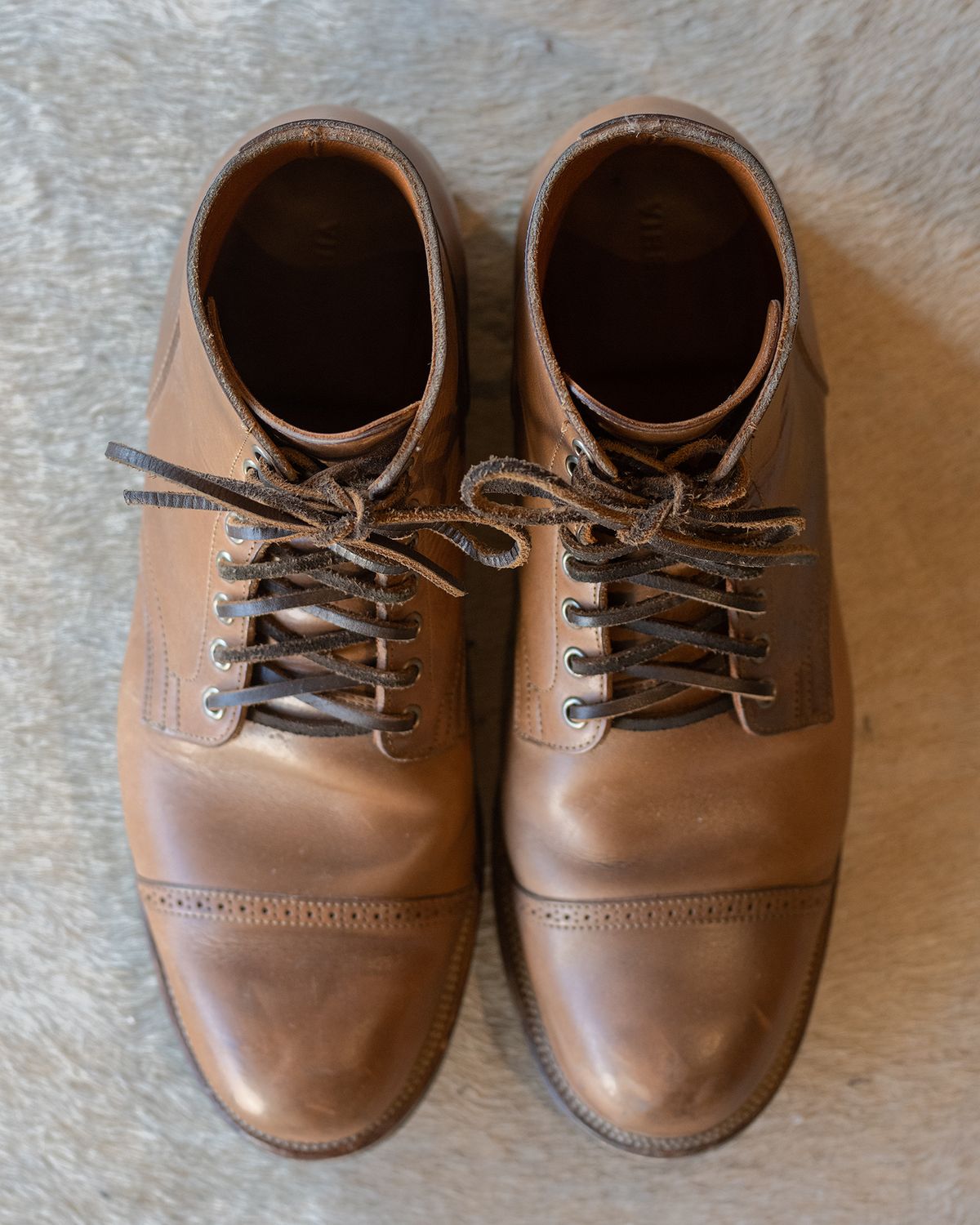 Photo by inthosejawnz on December 5, 2022 of the Viberg Service Boot BCT in Horween Bourbon Horsebutt.