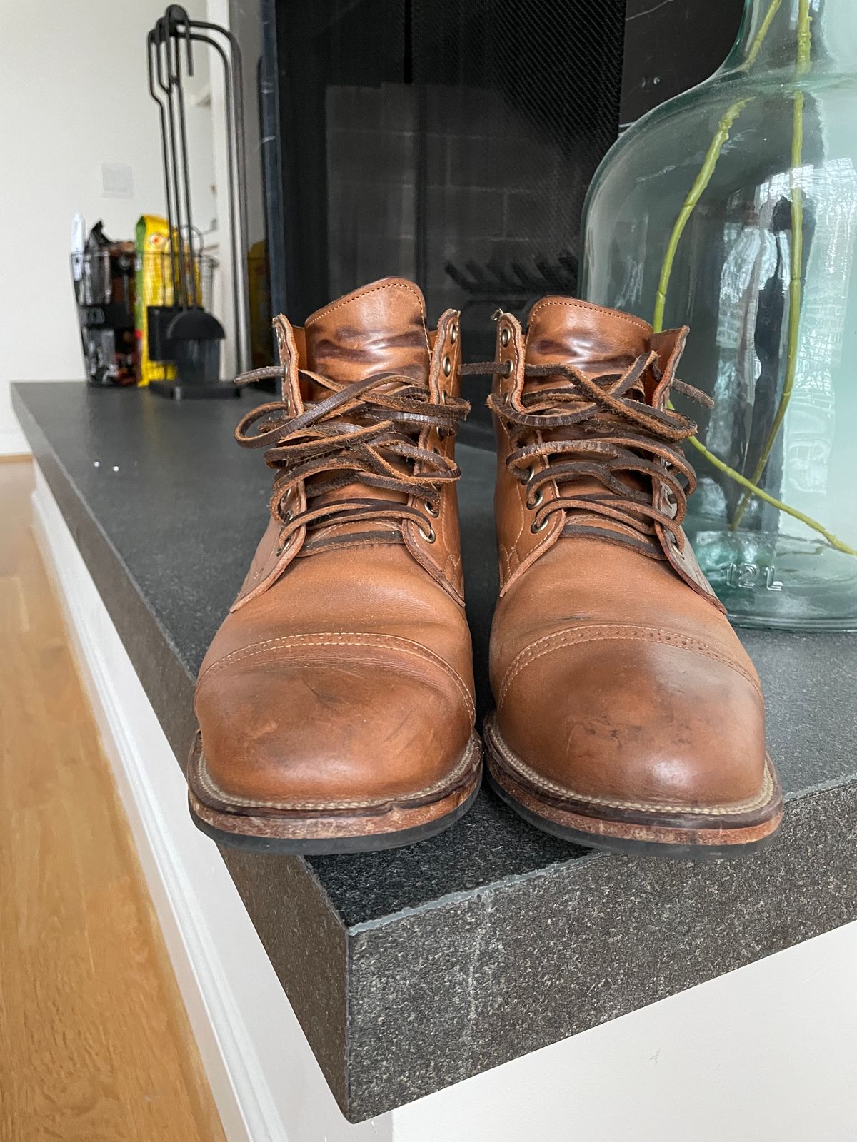 Photo by inthosejawnz on January 5, 2023 of the Viberg Service Boot BCT in Horween Bourbon Horsebutt.