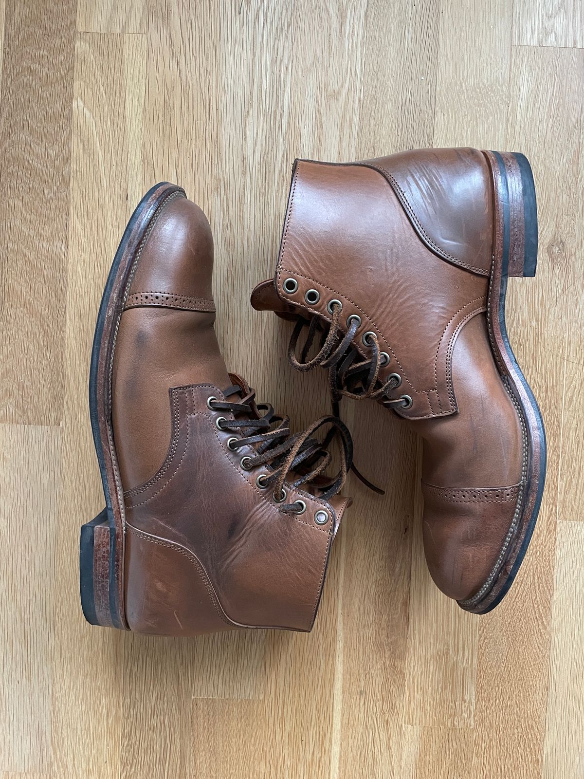 Photo by inthosejawnz on January 5, 2023 of the Viberg Service Boot BCT in Horween Bourbon Horsebutt.