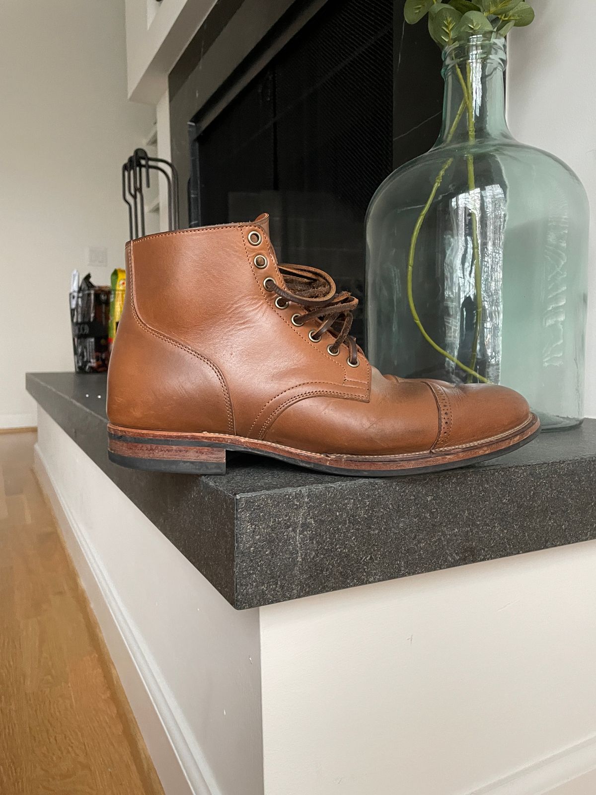 Photo by inthosejawnz on January 5, 2023 of the Viberg Service Boot BCT in Horween Bourbon Horsebutt.