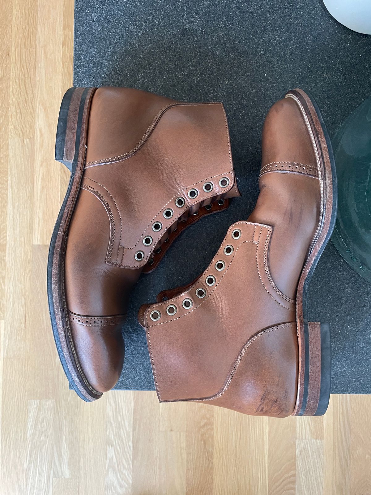 Photo by inthosejawnz on February 6, 2023 of the Viberg Service Boot BCT in Horween Bourbon Horsebutt.