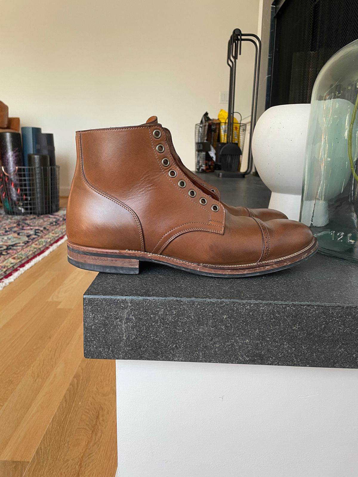 Photo by inthosejawnz on February 6, 2023 of the Viberg Service Boot BCT in Horween Bourbon Horsebutt.